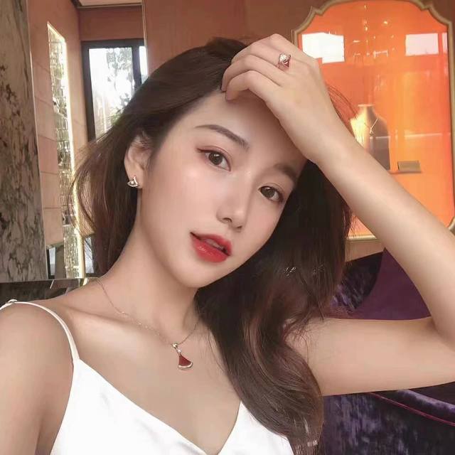 Bx028 Red Bx029 White Bx030 Green Bvlgari's latest tricolor fan-shaped rose gold