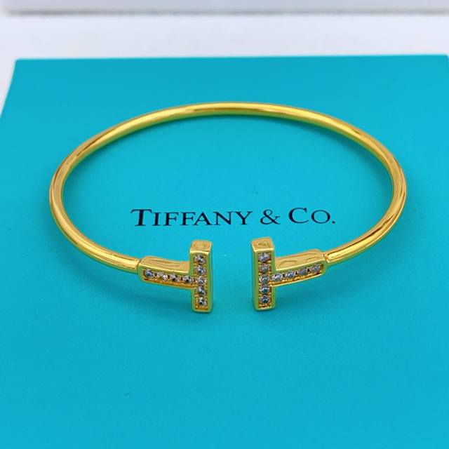Tz007 Tiffany's latest gold-plated diamond-encrusted double-T bracelet, made of