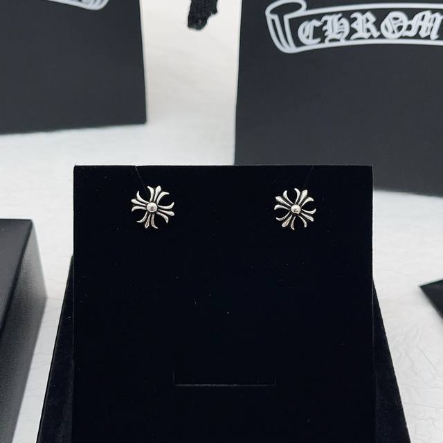 Ce001 Chrome Hearts Antique Silver Cross Large Earrings, made of the same brass