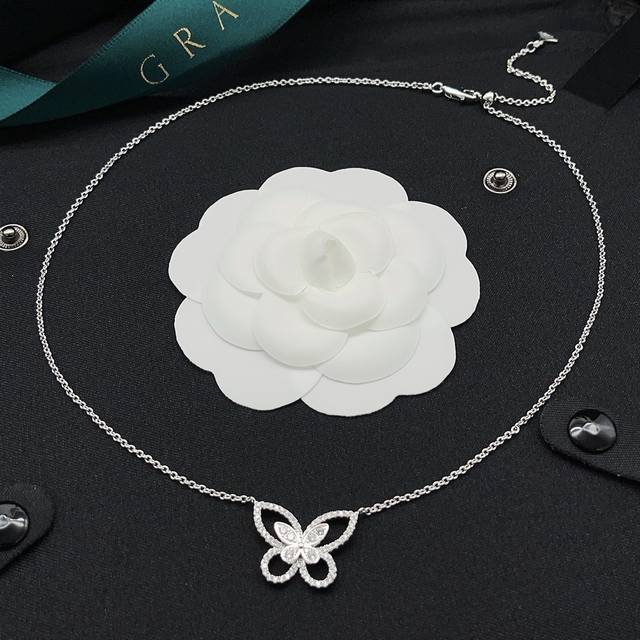 Gx017 Graff's latest silver diamond-encrusted openwork butterfly necklace is mad