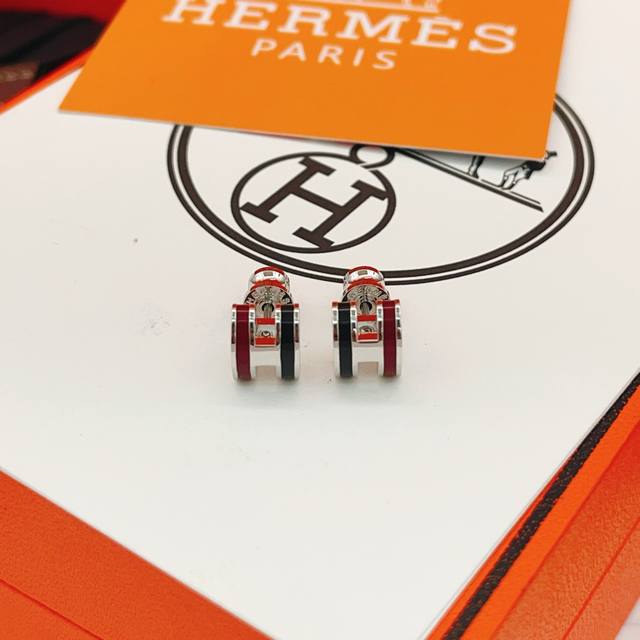 He097 He Mes' latest silver, red, and black H-shaped earrings are made of the sa