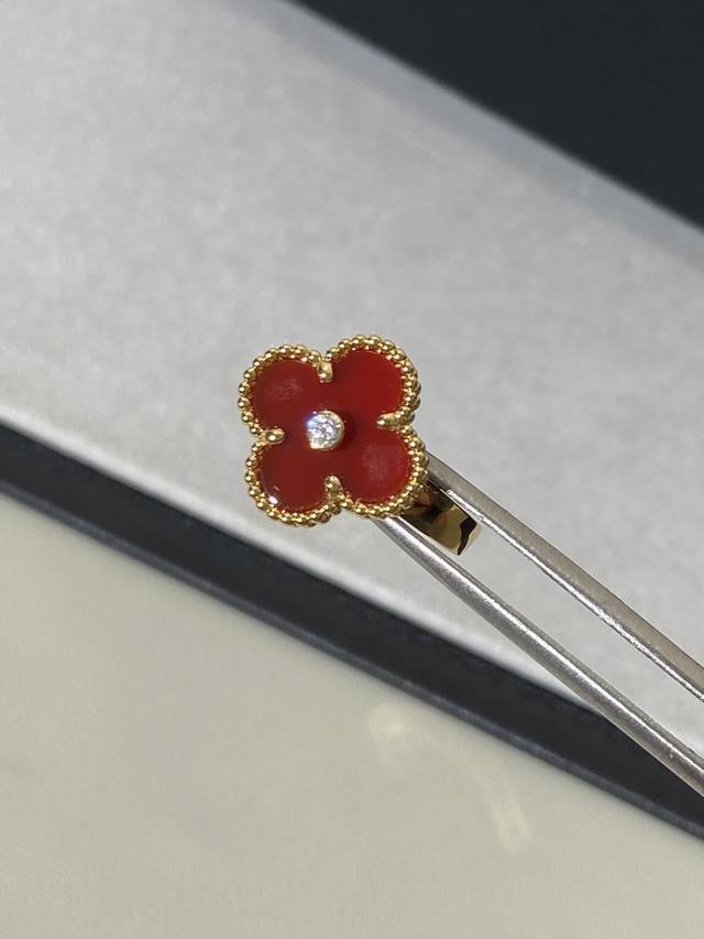 V gold material, Vca rose gold single flower four-leaf clover ring with diamonds