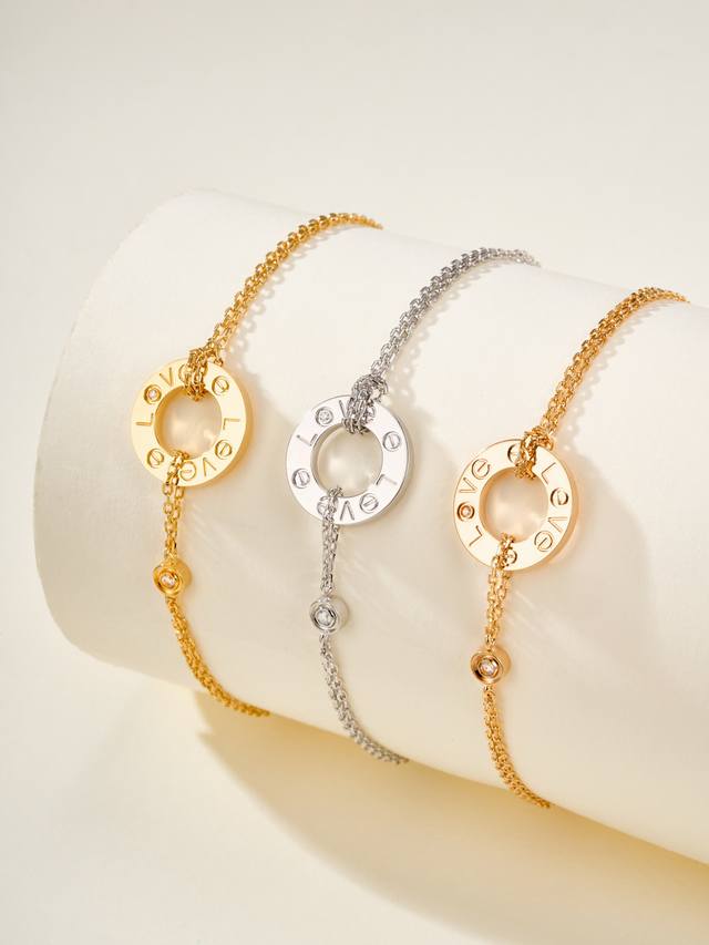 This little cookie bracelet is so beautiful! This bracelet is quite recognizabl