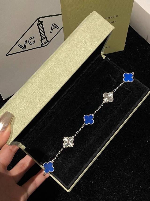 V Gold Material Vca Blue Chalcedony Laser-Engraved Five-Flower Bracelet DDD