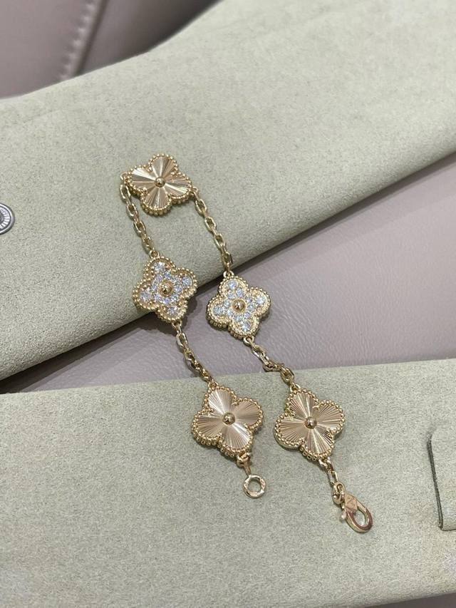 V Gold Material Vca Laser Interlocking Diamond Four-Leaf Clover Five-Flower Brac