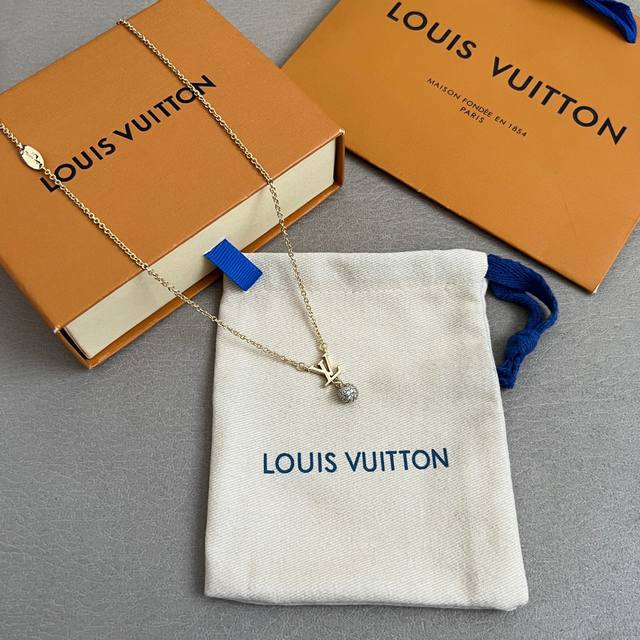Lv Necklace, Louis Vuitton, same material as in boutiques, a hot-selling item wi