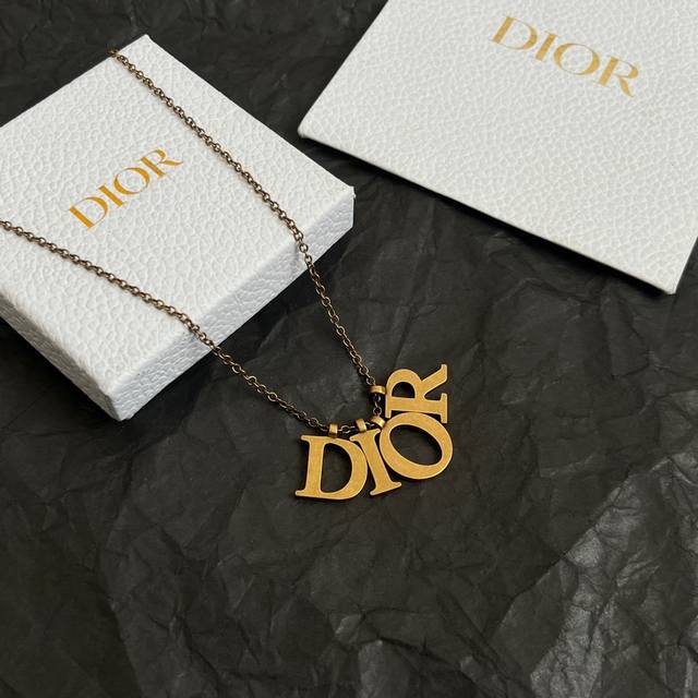 Dior vintage necklace, identical to the original, made of brass, sweet and elega