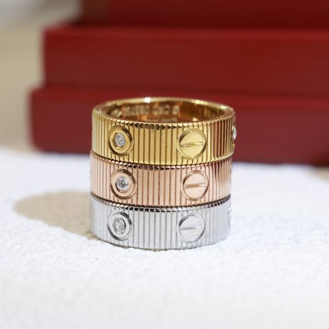 3-diamond CNC version Cartier Love ring, latest Love ring, made of matte gold p