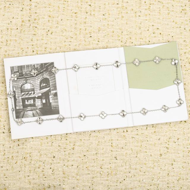 207770 We produce laser-engraved 20-flower sweater chains, and can customize 18K