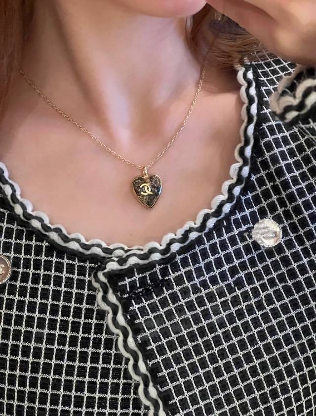 Code N979 0247825 Chanel Necklace Hot Selling New Arrival Chanel 24 Black Gold L