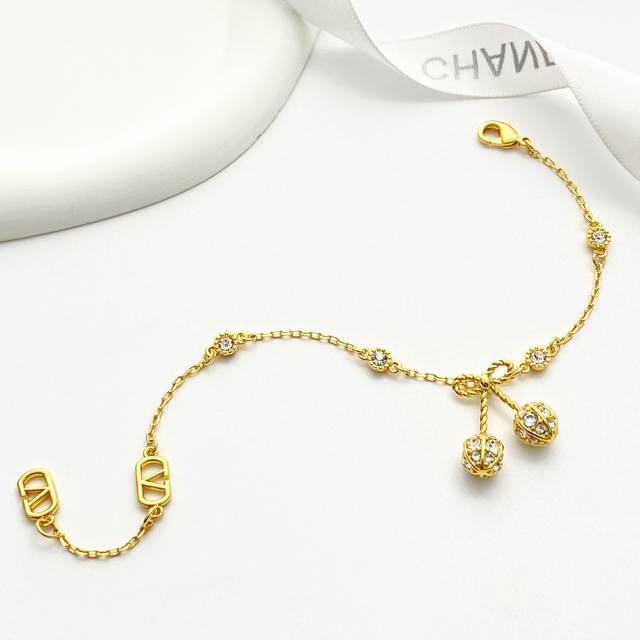 Today's New Arrival Code H588 0857820 Valentino Bracelet Hot Selling Item! Vale