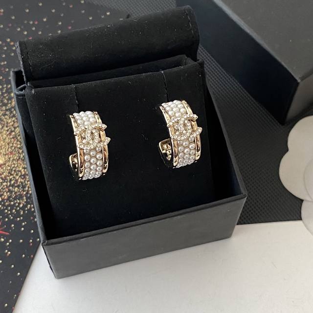 Xin Zhilei's Same Style Earrings Chane* Round Hoop Rice Pearl Letter Earrings X