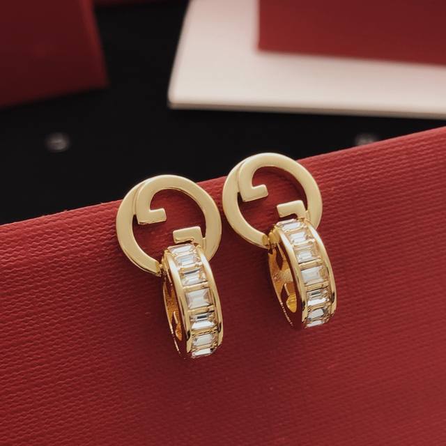 Item No. Ged0262 Gucc*Latest style polished square diamond stud earrings, identi