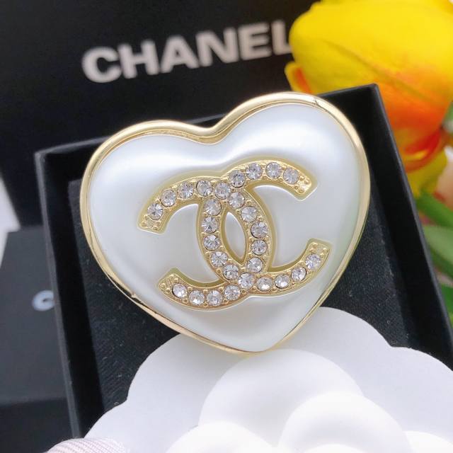 Large Size Item Xxz0137 Ch Nel Heart-shaped brooch that goes with everything DDD