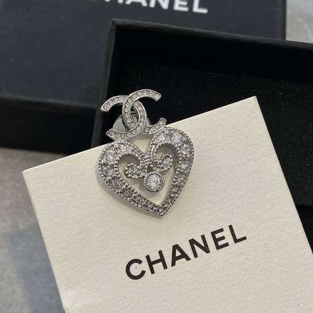 Xz0639 Ch Nel Xiang'er 23K Silver Double C Hollow Heart Brooch Autumn/Winter Hot