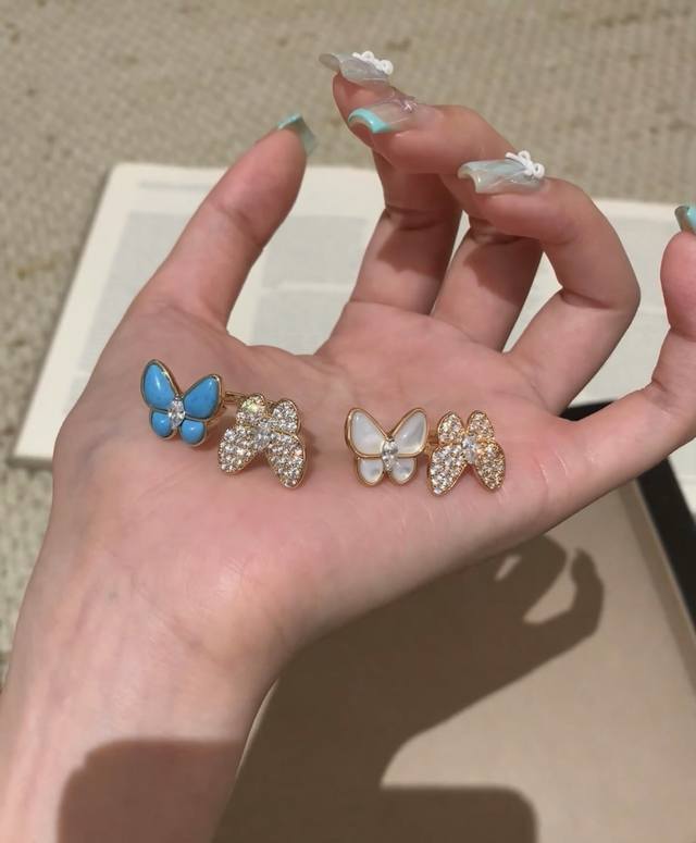 V Gold-plated Butterfly Tale: Butterflies in Pairs, Embracing Spring's Vigor, Tw