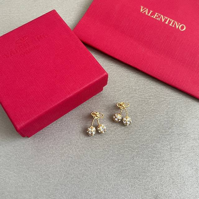 Valentino's newest earrings are here and they're a hit online! Simple, stylish,