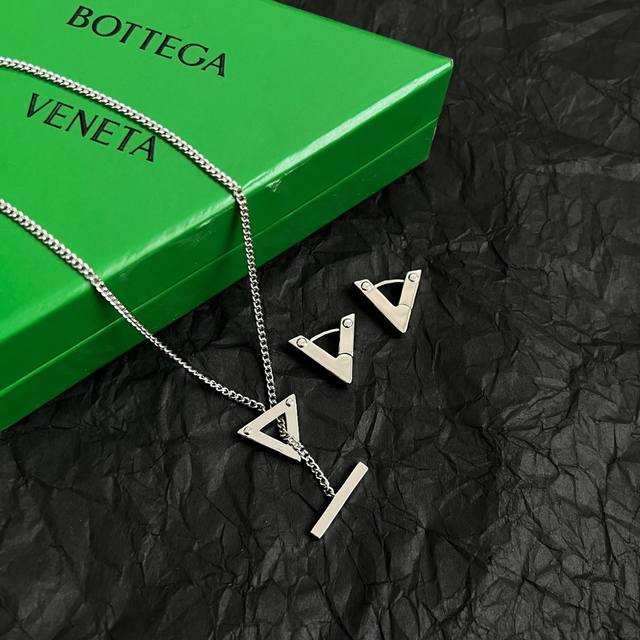 Bottega Veneta (Bv) earrings are absolutely stunning with their metallic sheen.