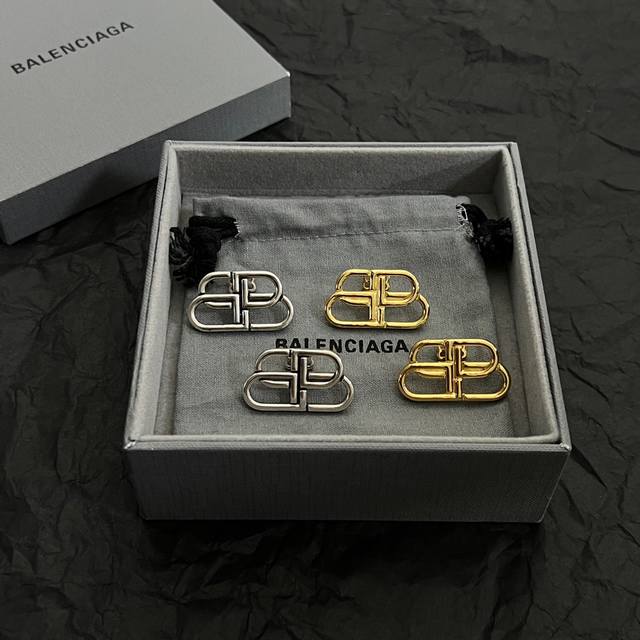 Balenciaga vintage stud earrings, simple and elegant, with a rich, high-end gol