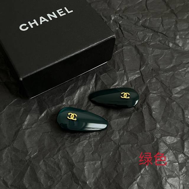 A pair of vintage Chanel hair clips Super stylish bronze color paired with class