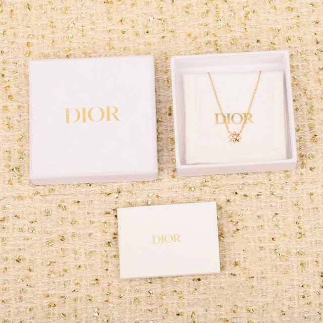 210645 We produce eight-pointed star necklaces, custom-made with genuine gold an