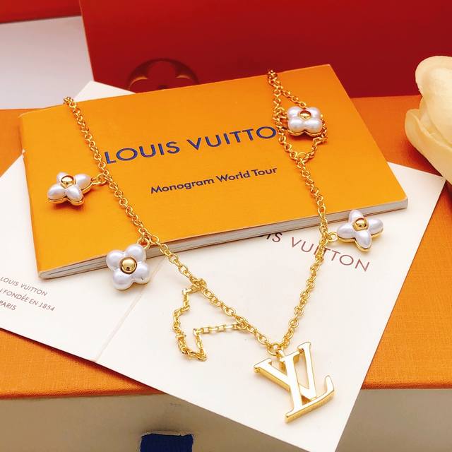 Item No. Lxl0304 Lv*Latest style white flower necklace, same as Zp, brass materi