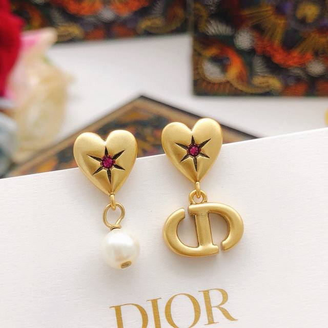 Item No. Ded0619 Dio*Latest Heart-Shaped Pig Nose Earrings, Same Style as Zp, Br