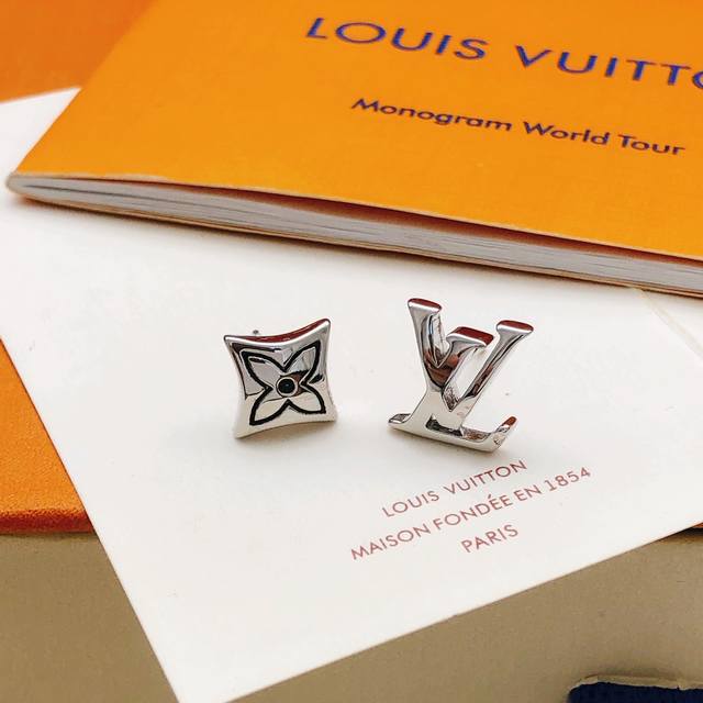 Item No. Led0399 Lv*Latest style diamond-patterned smooth silver earrings, ident