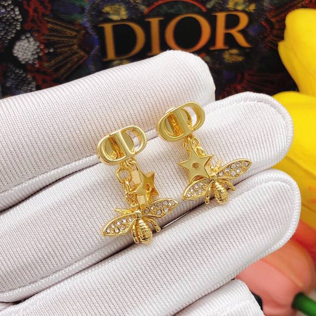 Item No. Ded0146 Dior Diamond-Studded Bee and Star CD Earrings - New Arrival at