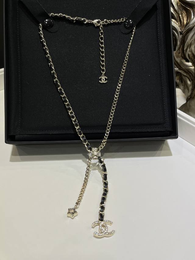 25B Lucky Clover Leather Chain Asymmetrical Necklace Full diamond Cc + crystal s