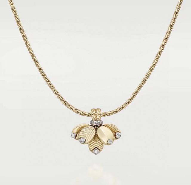 Cartier Grain De Cafe Necklace transforms the ordinary into the precious. Rich,