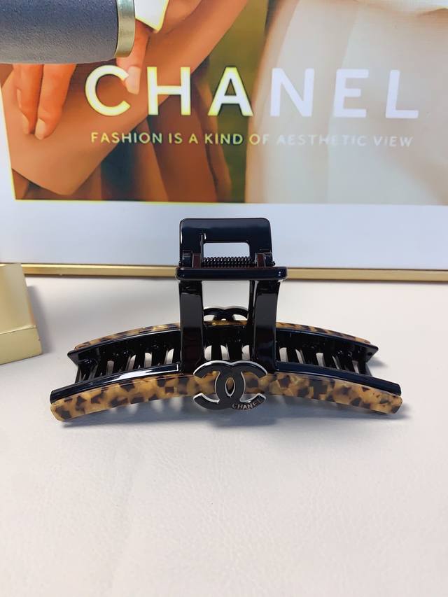 Chanel Mini Clip Chanel Claw Clip Acetate Logo Claw Clip, Elegant and Versatile,