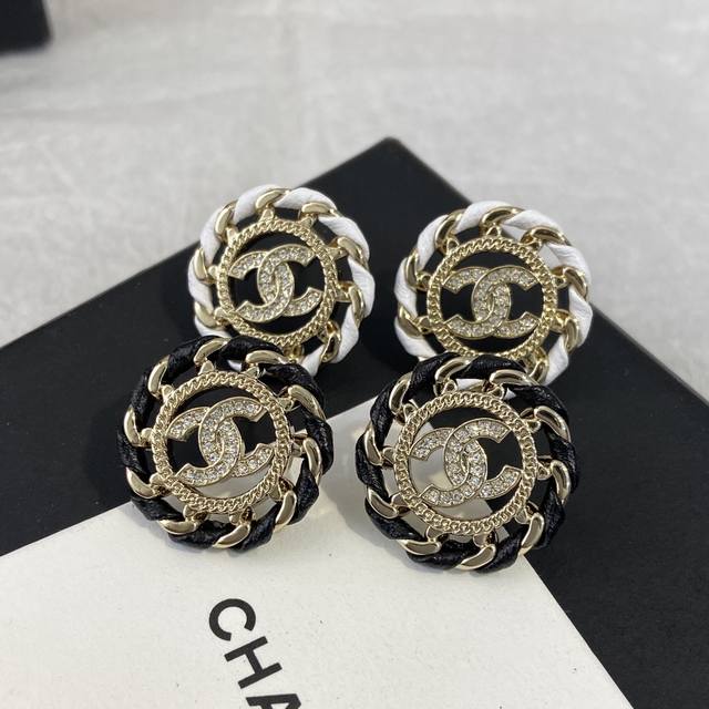 Xe0479 Ch Nel Xiang'er Round Lambskin Chain Earrings Exquisitely crafted, identi