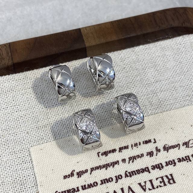 Xe898 Ch Nel Chanel Quilted Diamond Earrings Chanel's classic quilted design, a