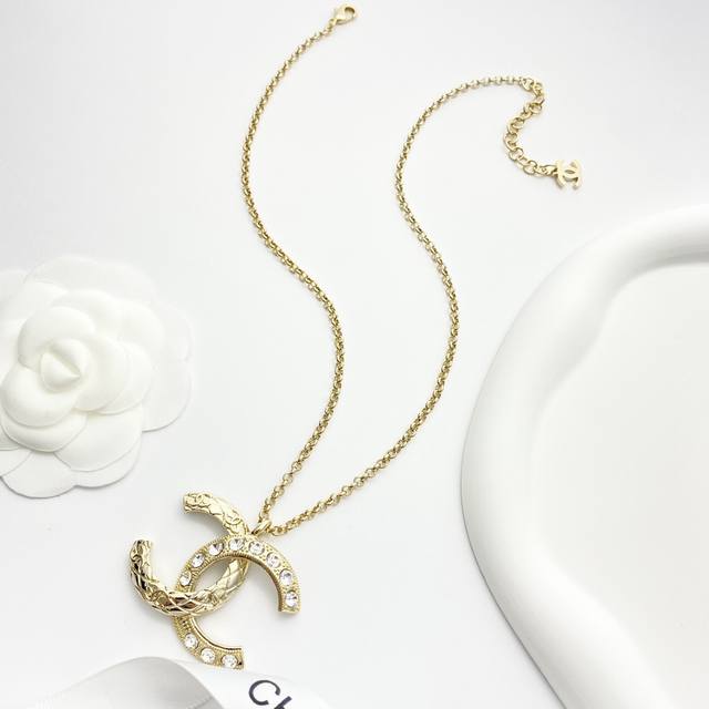 Code N1006 0864825 Chanel Necklace Hot Selling Item New Arrival Chanel 24 Light