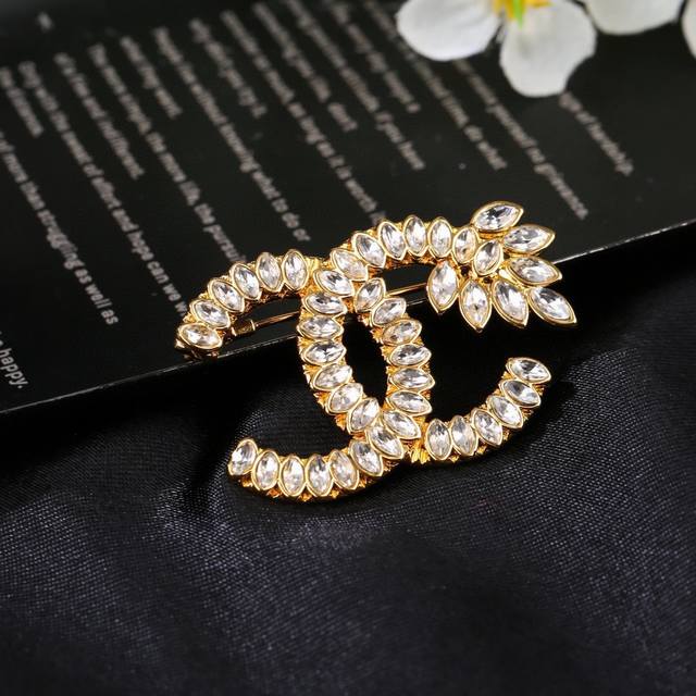 Chanel Fall/Winter Collection Diamond Wheat Ear Double C Brooch - A cleverly de