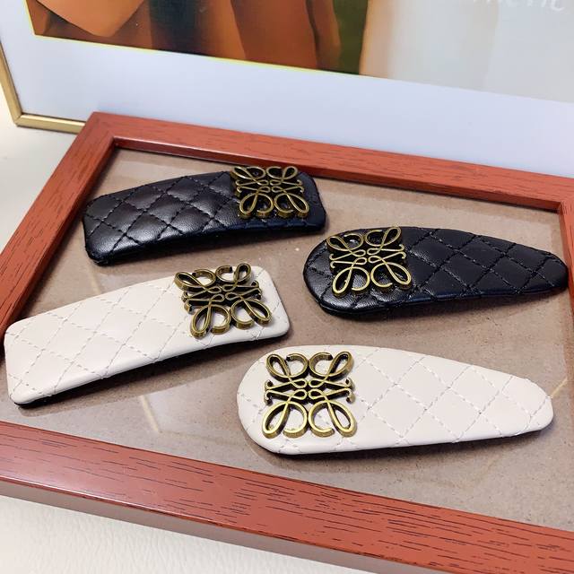 Loewe Loewe hair clips Diamond pattern Bb hair clips, everyday delicate little i