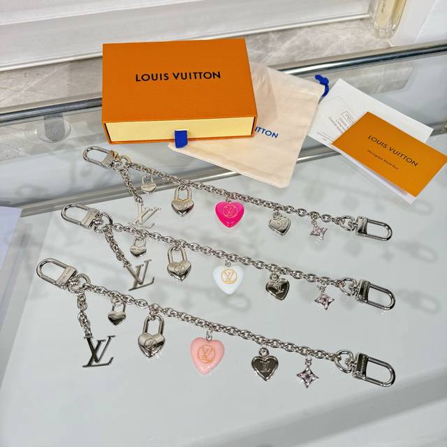 Lv Louis Vuitton Valentine's Day New Heart Bag Chain Keychain Charm DDD
