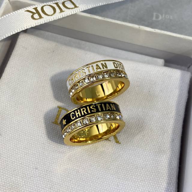 Dj0404 Dor Layered Letter Rhinestone Ring Three sizes are adorned with the "Dor"