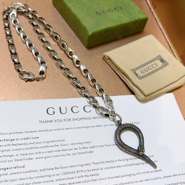 So cool! This Gucci necklace is the latest model, with a higher-end chain. It's