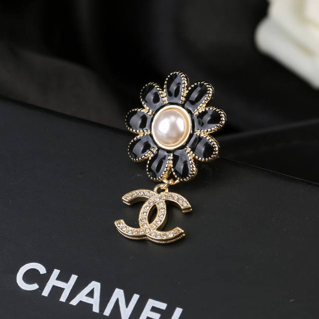 Chanel Fall/Winter Collection Diamond Drop Flower Double C Brooch - A cleverly