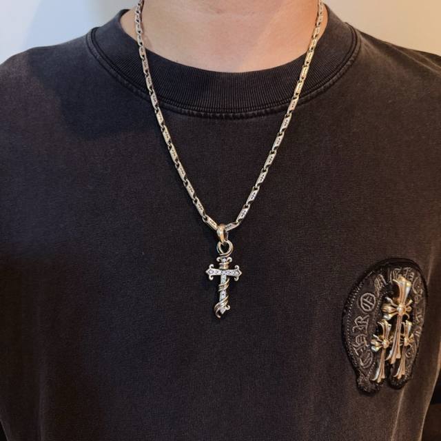 New boutique quality Chrome Hearts classic retro cross necklace, full diamond cr