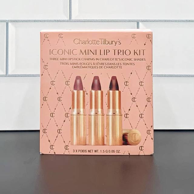 High-quality 110 Ct lipstick sample set 3 pieces! Includes: 1.5g x 3. Shades: Wa