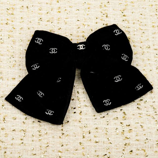 250886 Our Zp11570 Highly Recommended Perfume Diamond Black Velvet Bow Hair Clip