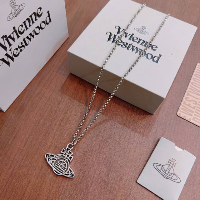 High-Quality Classic Saturn Necklace, Unisex Style, Necklace. Vivienne Westwood
