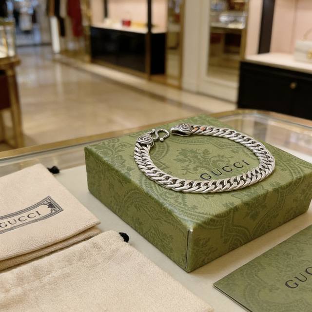 Newly released Gucci bracelet, a classic and exquisite design. The style and qua