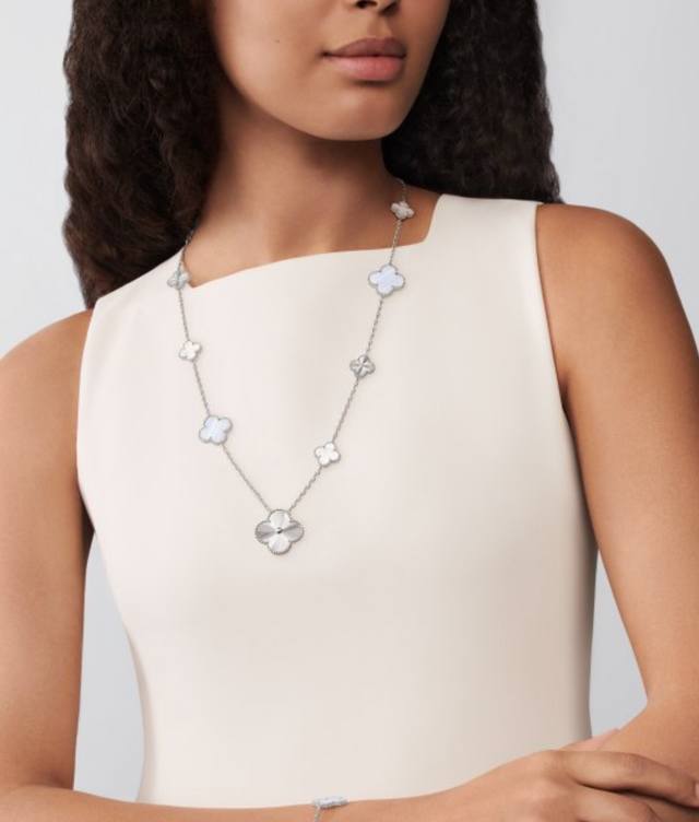 V gold Vca10 four-leaf clover necklace, a dreamlike piece from the Alhambra seri