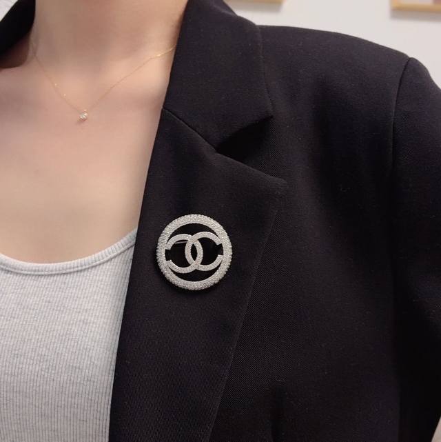 This latest high-quality Chanel silver round brooch, fully rhinestone-encrusted,