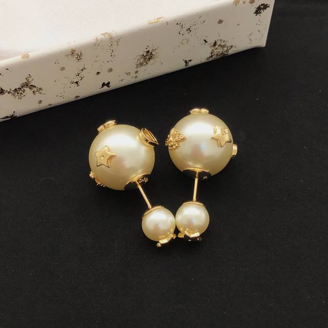 Item No. Ded0204 Dio* Latest Star Bee Four-Leaf Clover Earrings, Batch Z, Brass