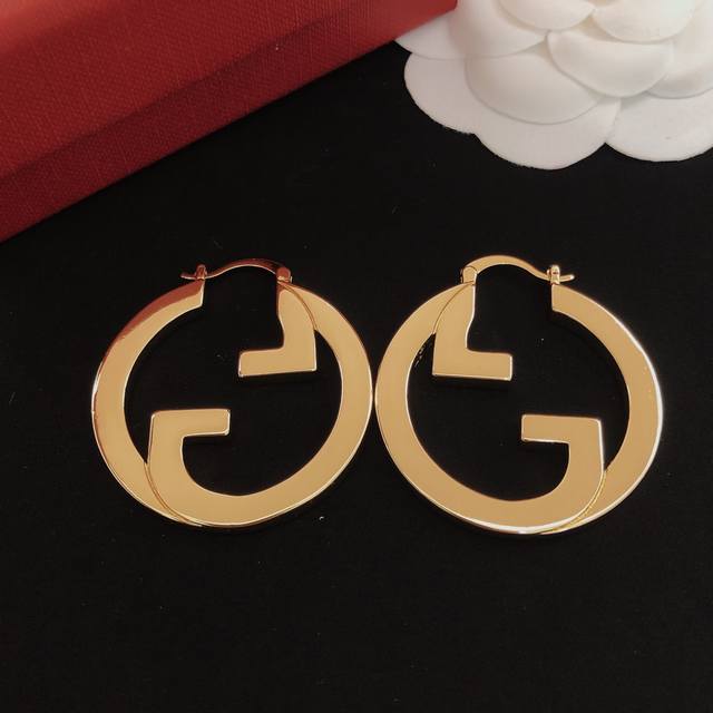 Item No. Ged0155 Medium 4cm Gucc* Latest round smooth ear hook, same batch, bras